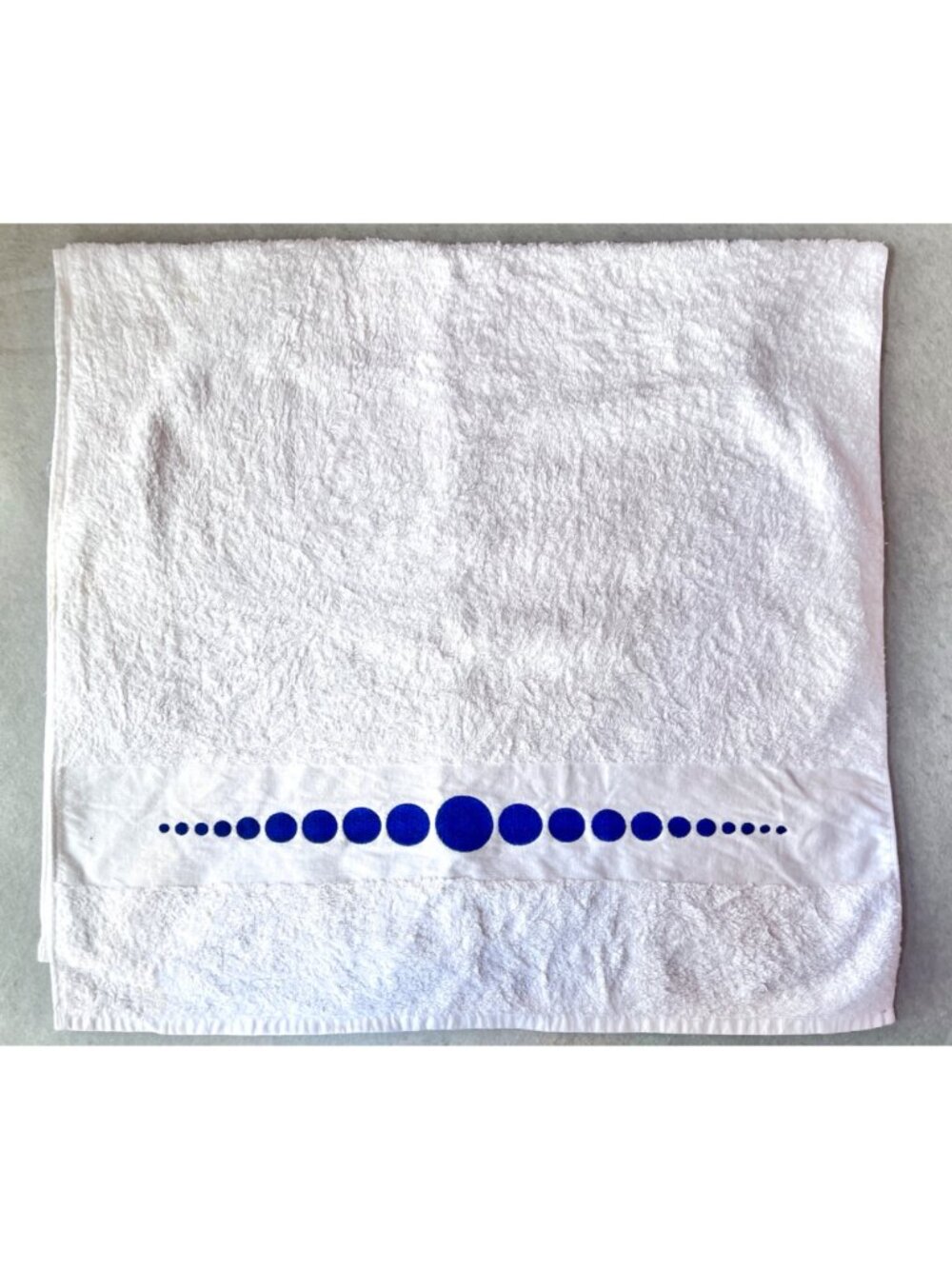 Jonathan Adler Bath Towel 50X20 Cotton White with Blue Polka Dots Design Mod - Picture 2 of 7